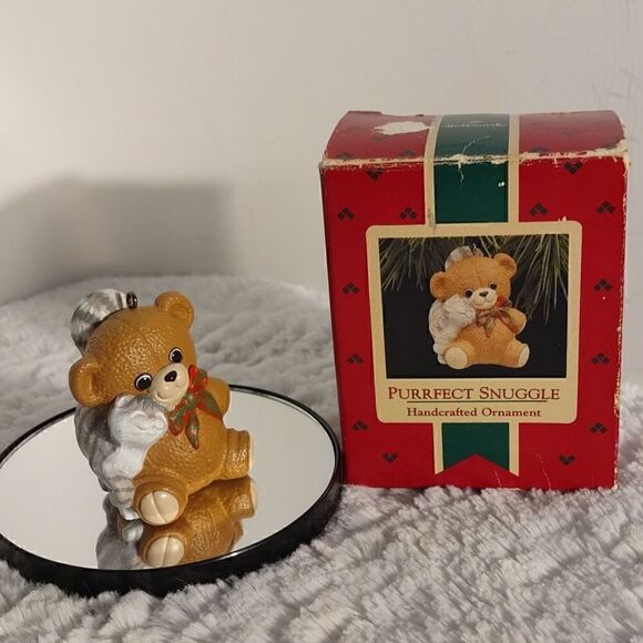 Vtg. Hallmark Keepsake "Purrfect Snuggle" Christmas Ornament - Picture 1 of 9